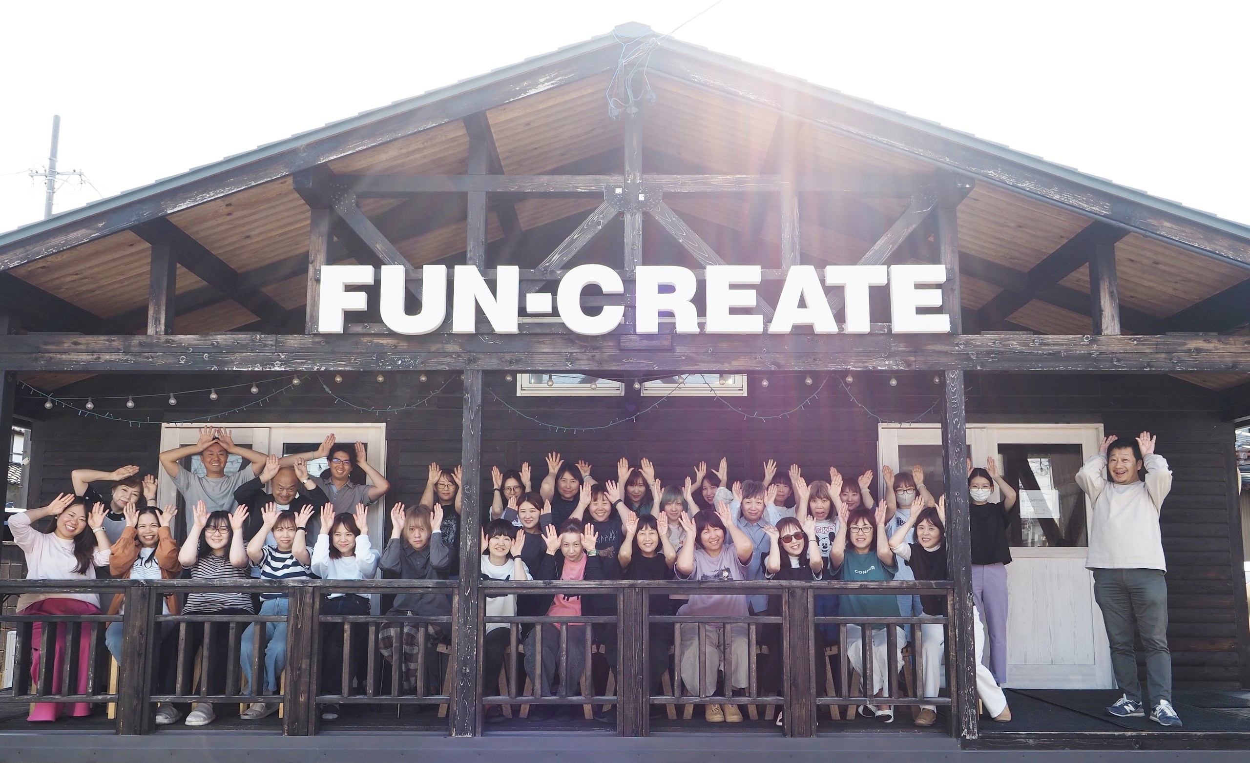 FUN-CREATE株式会社 チーム集合写真 — 中小企業診断士6名体制で中小企業のWEB集客・DX支援を提供