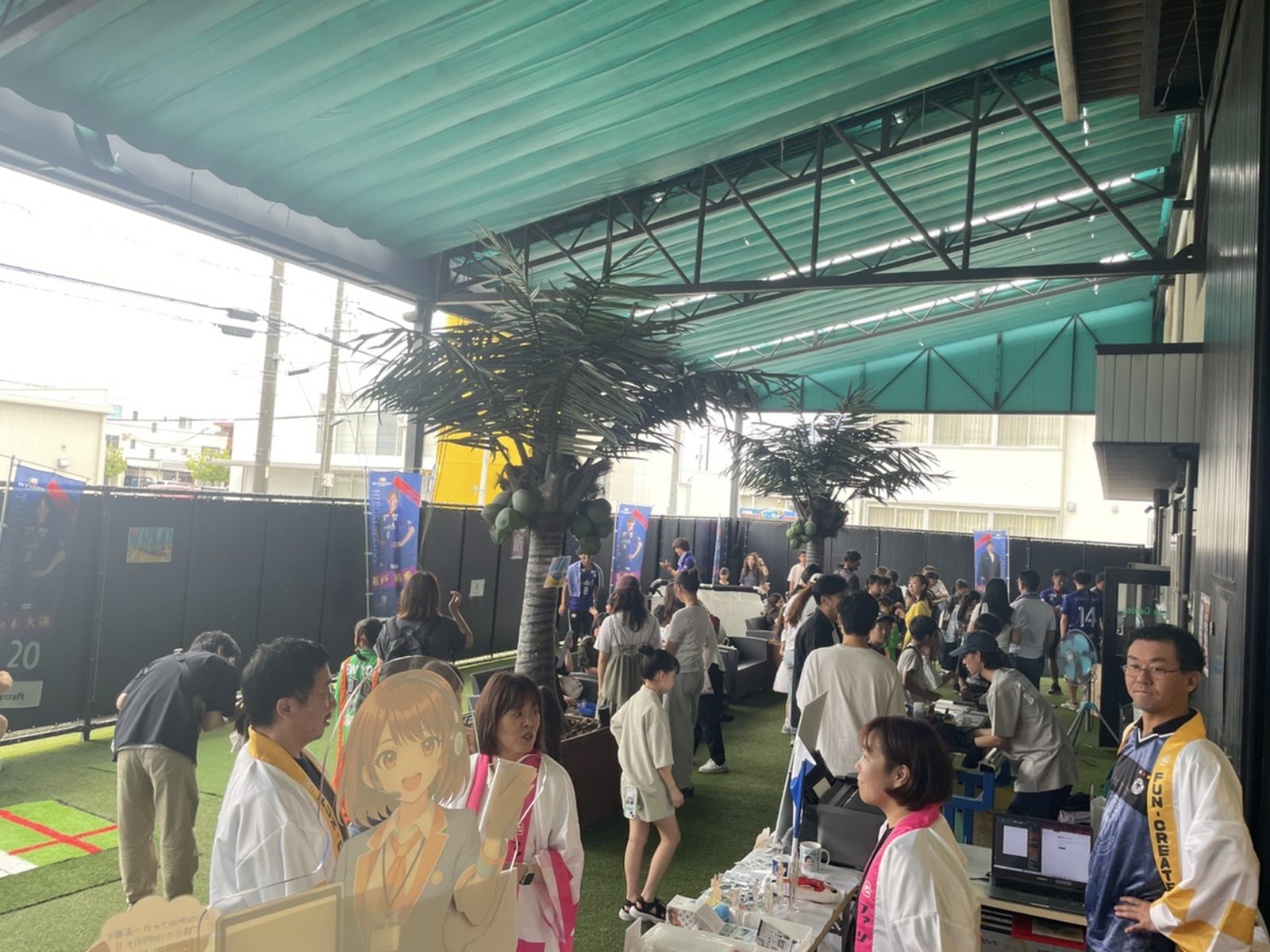 UBCB会場のイベント全景 — 来場者で賑わうFUN-CREATE缶バッジ制作体験ブース周辺