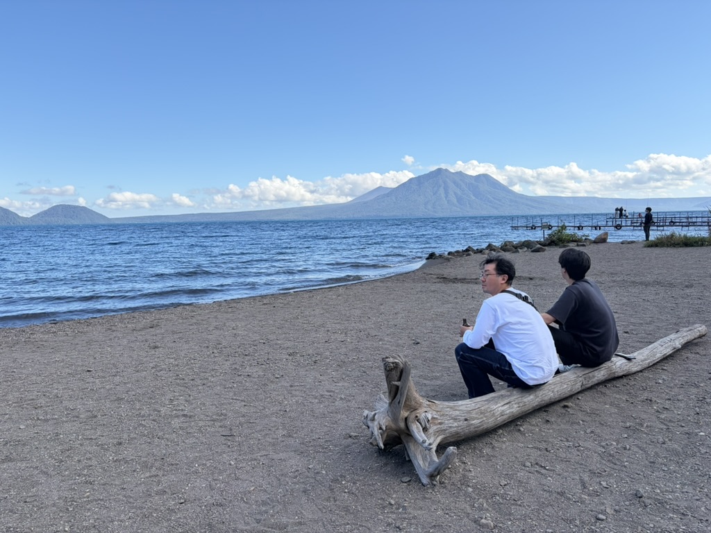 支笏湖のほとり